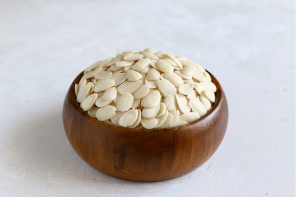 تصویر 1 از قیمت خرید بادام درختی پرک شده + فروش ویژه